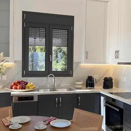 360 Skyline Suite, Аргостолион